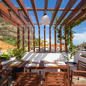 Madeira Surf Camp , Porto Da Cruz Portugalia